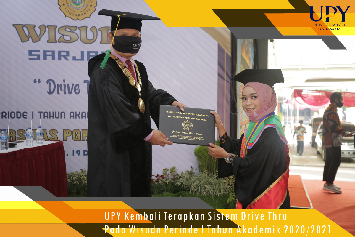 SEBANYAK 356 MAHASISWA UPY MENGIKUTI PROSESI WISUDA MODEL DRIVE THRU