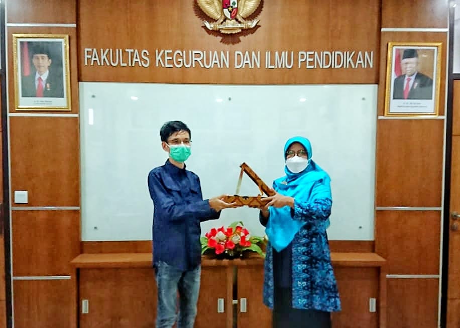 Visiting Lecturer Pasca Sarjana PIPS dan Dikdas Universitas PGRI Yogyakarta bersama Dr. Aung Than Oo dari Int'l Buddhist Education Center Myanmar